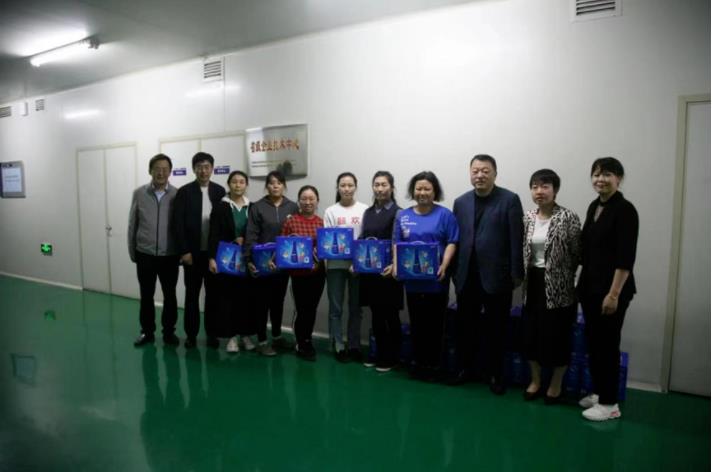 新葡的京集团350vip8888股份董事长邢雅江慰问一线生产员工