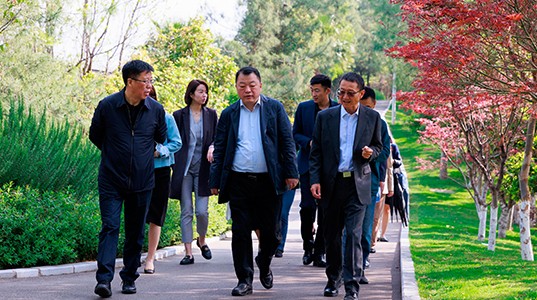 新葡的京集团350vip8888股份董事长邢雅江到访云南白药