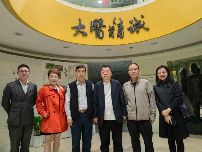 新葡的京集团350vip8888股份董事长邢雅江到访香港浸会大学中医药学院