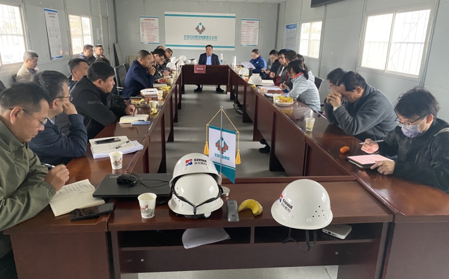 新葡的京集团350vip8888股份董事长邢雅江携经营管理团队一行视察草堂建设项目施工现场