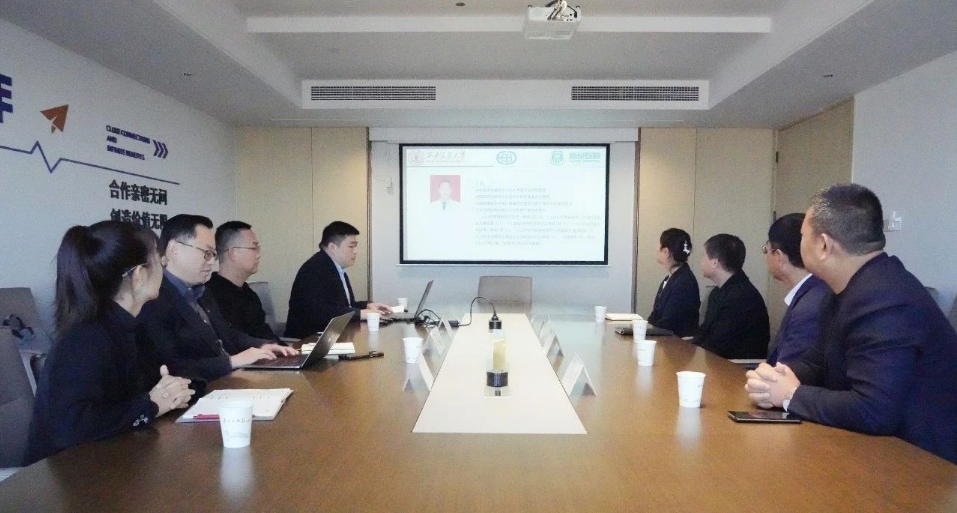 西安交通大学生命科与技术学院院长徐峰、西京医院脊柱科主任医师丁坦莅临新葡的京集团350vip8888股份考察交流